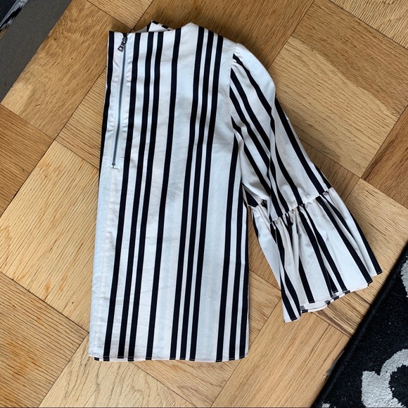 HOST PICK Alice & Olivia Bernice Top - Picture 5 of 5